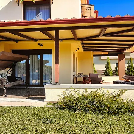 Sunny Private In Sani Beach, 4 Bedroom