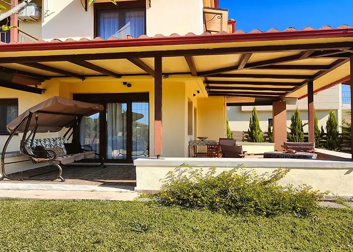 Sunny Private In Sani Beach, 4 Bedroom