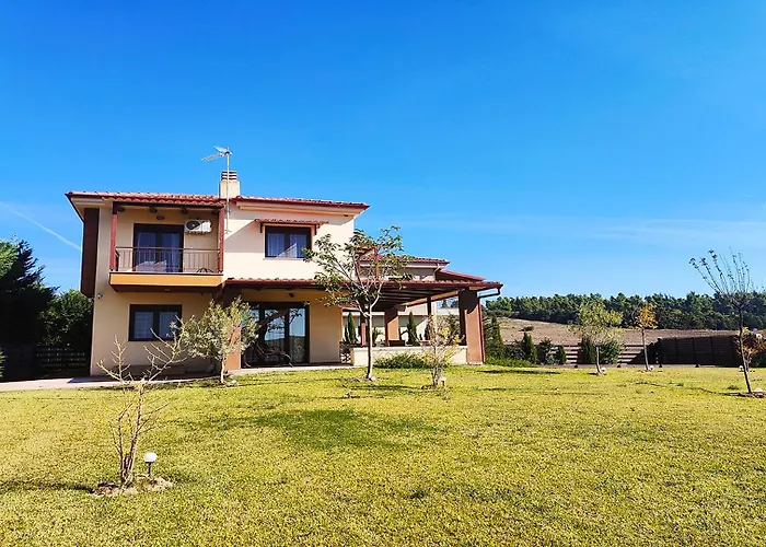 Sunny Private In Sani Beach, 4 Bedroom *
