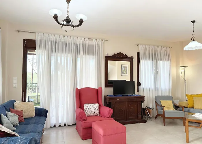 Sunny Private In Sani Beach, 4 Bedroom